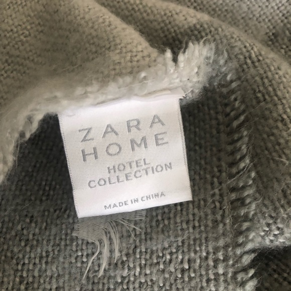 Zara Home Grey Stripe Knit Throw Blanket - Picture 4 of 4